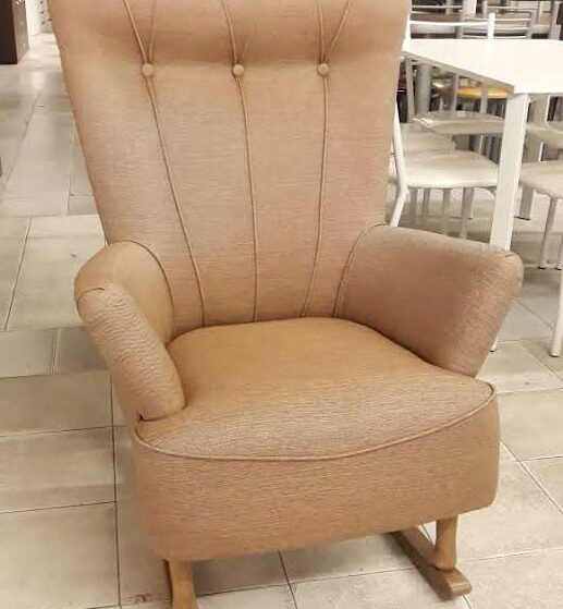 Mecedora "Aurora" con lustre natural. Línea sofa de Living Colon.