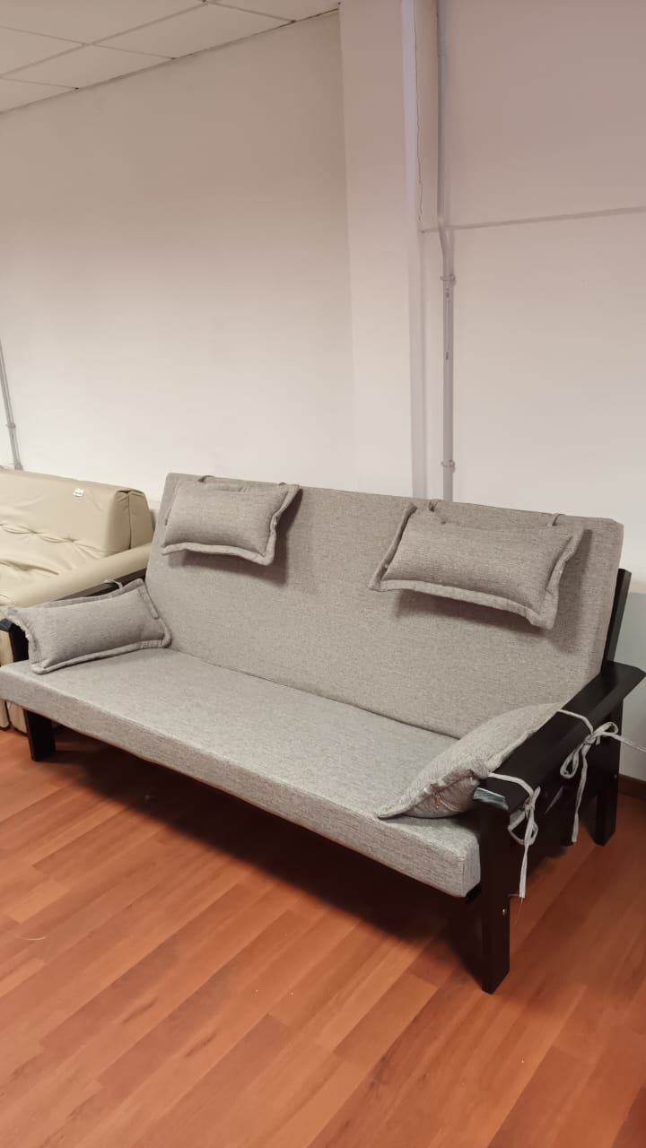 Accor perdonar texto Sofa cama tipo futón con colchón. Modelo «Futón Cruz», de Color Living. –  FABRICAS UNIDAS SRL, DE PARANÁ.