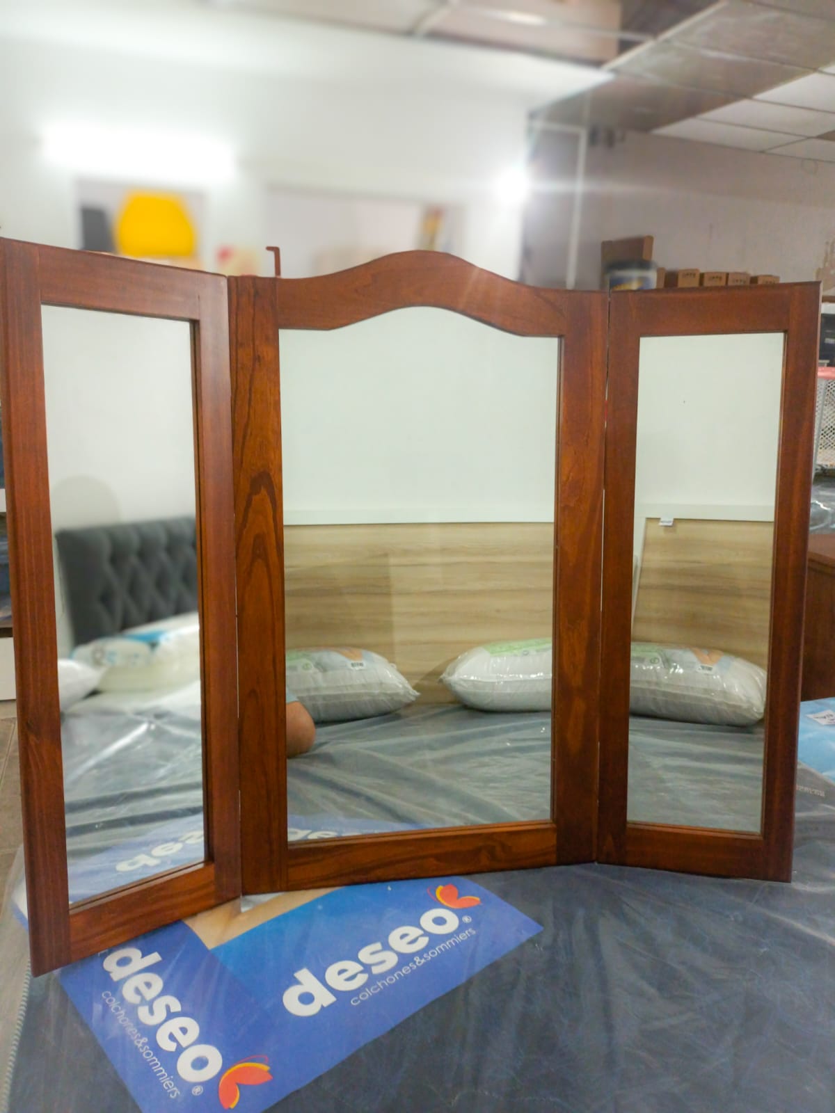 Espejo triple en marco de madera para colgar – de Mobilia
