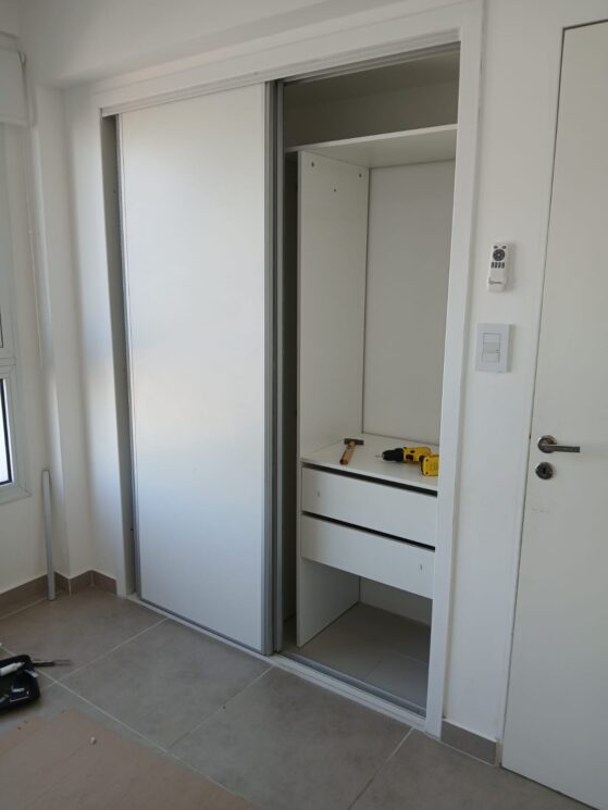 Interior de placard extensible de 165 a 225 cm. Ideal departamentos nuevos o para renovaciones. - Imagen 6