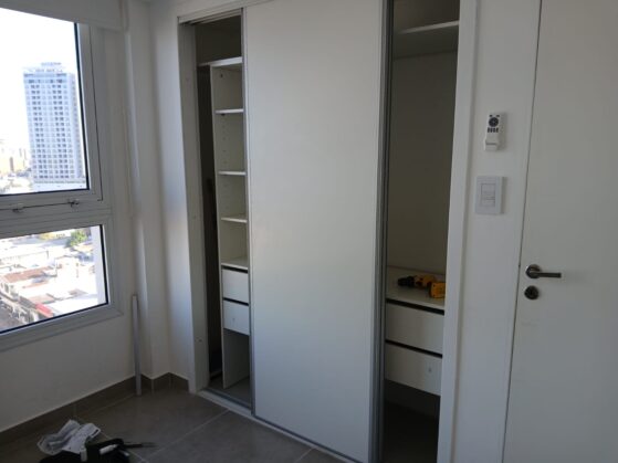 Interior de placard extensible de 165 a 225 cm. Ideal departamentos nuevos o para renovaciones. - Imagen 8
