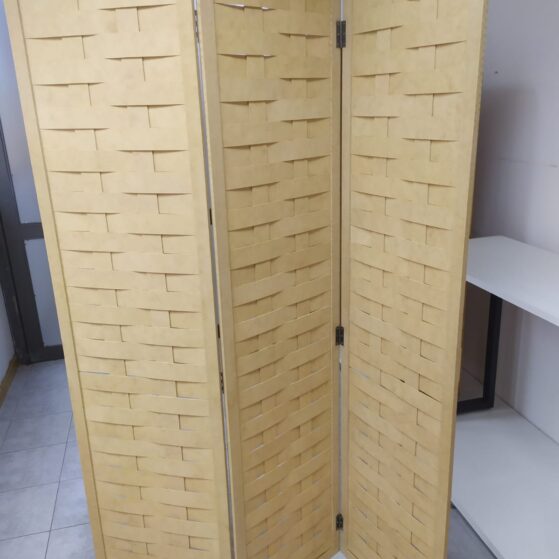 Biombo de 3 hojas. Crudo MDF 45 X 183 cm cada hoja.