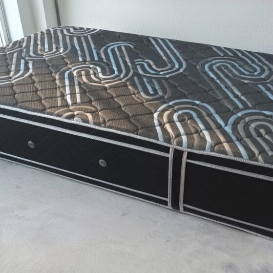 Conjunto Sommier "INSIGNIA" de 1,5 plazas x 100X200 cm de ancho. Con resortes Poquet enfundados. De Deseo.